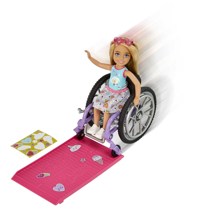 Barbie: Mattel - Family - Chelsea Sedia A Rotelle;