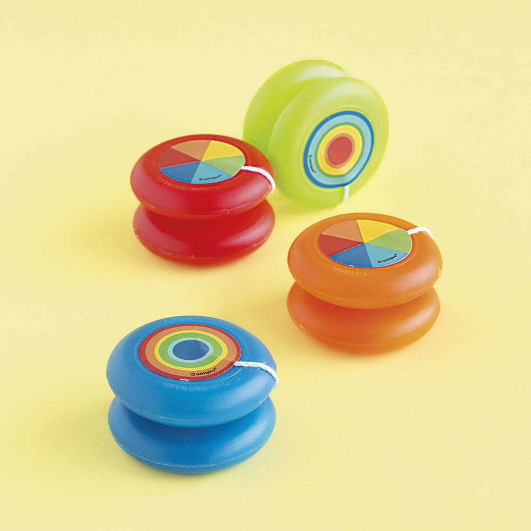 Unique Party: 4 Plastic Yo-Yo's;