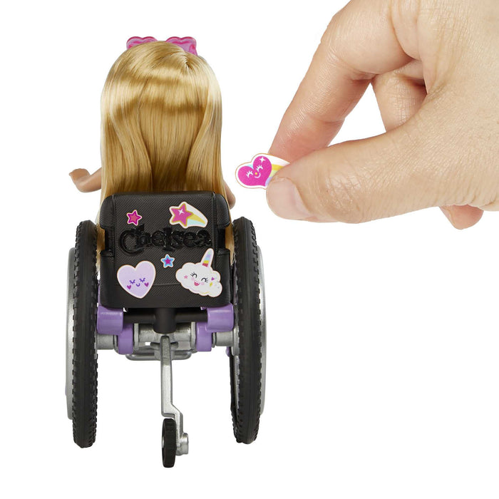 Barbie: Mattel - Family - Chelsea Sedia A Rotelle;
